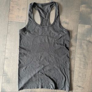 SZ 6 Swiftly Tech Racerback in black